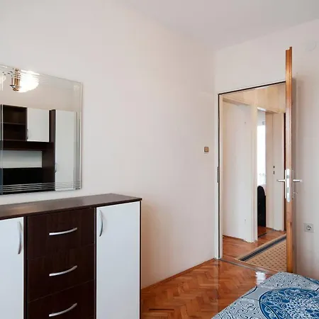 With Parking Space - 27680 Pula